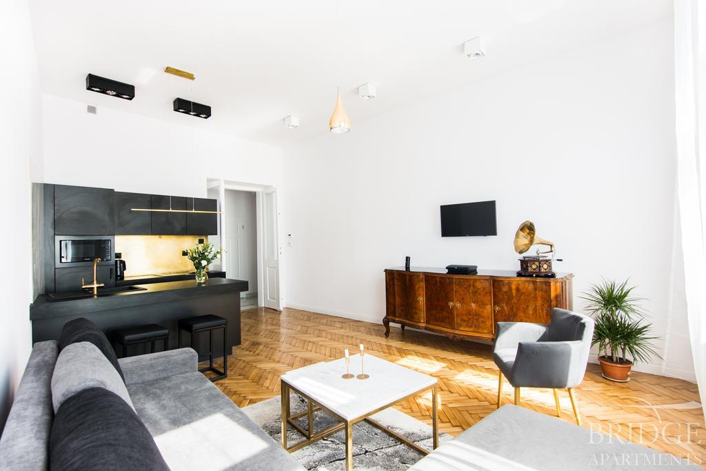 Bridge Apartment *